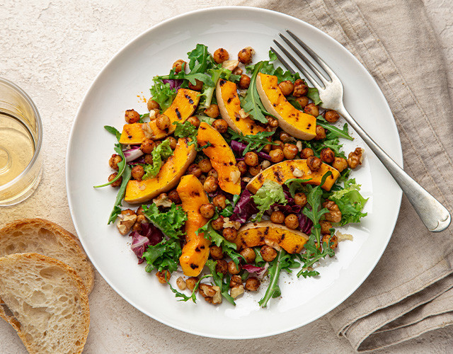 Salade de pois chiches et de courge épicés